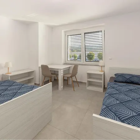 Apartament Rm Roma *