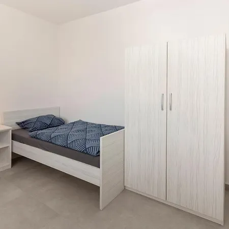 Apartament Rm Roma *
